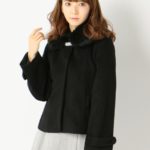 ふんわりファー付ジュエルコート（ブローチ付き）/クロ