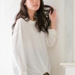 スタンドネック裾タックブラウス/オフ